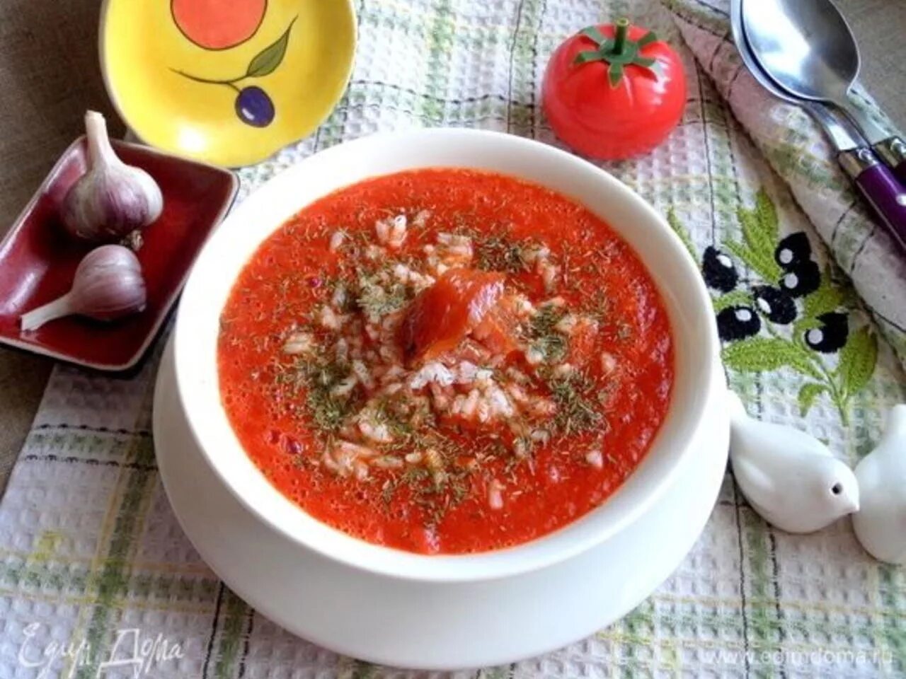 Суп из томатов в собственном соку. Суп рисовый с томатом и помидорами. томатный суп с рисом. суп с перцем. рисовый суп с томатом.