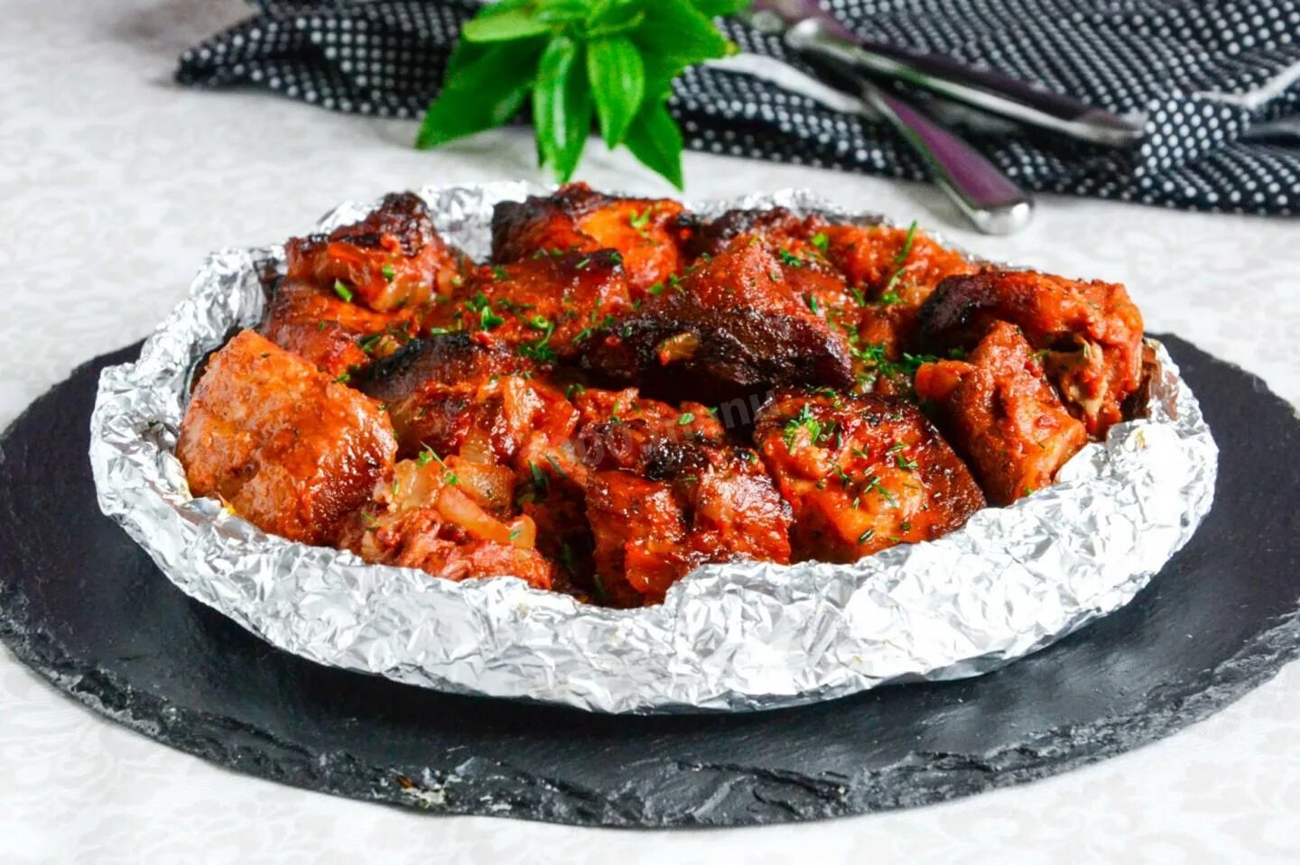 Запеченные кусочки мяса