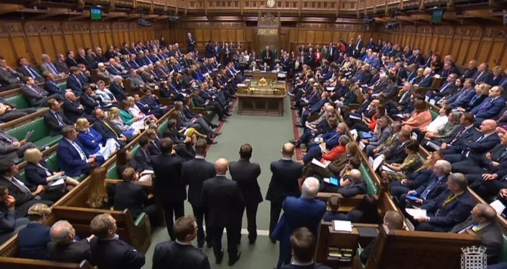Что исполняет парламент. Палаты парламента великобритании. верхняя палата парламента британии. парламент в англии палаты,заседали. заседание парламента в англии.