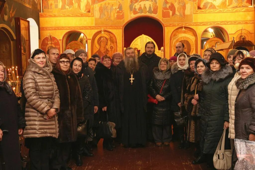 Русская община домодедово. Духовенство Домодедовского благочиния. Домодедовское благочиние храмы с баптистерием. Батюшка в Ильинской церкви Домодедово.