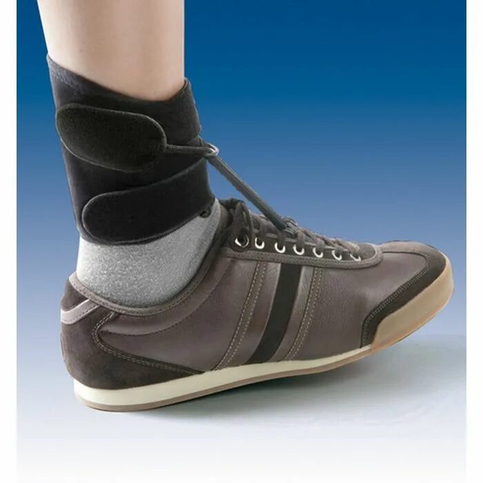 Ортез при отвисающей стопе orliman. Ортез на стопу afo 101. Ортез при отвисающей. Afo 101 ортез. Голеностопный бандаж при отвисающей стопе тривес т-8615.