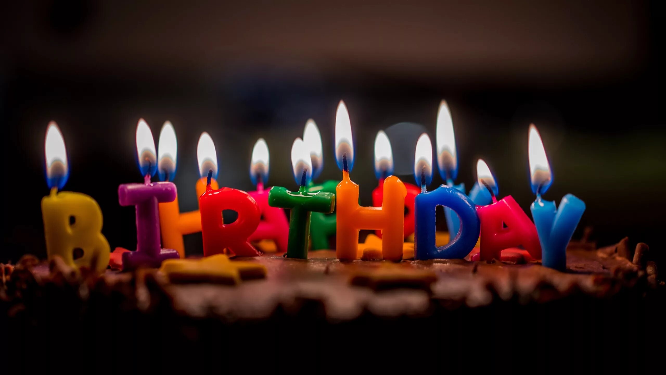 День рождения полностью. Торт со свечками. С днем рождения. Тортик со свечами. Свеча в торт "с днем рождения".