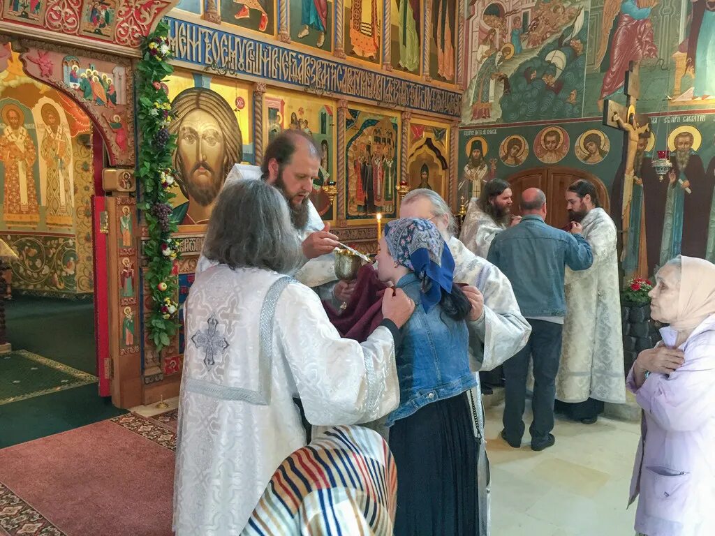 Таинство евхаристии в храме. Таинство евхаристии в православии. Служба в храме причастие. Служба в храме причастие. Евхаристия в православном храме.