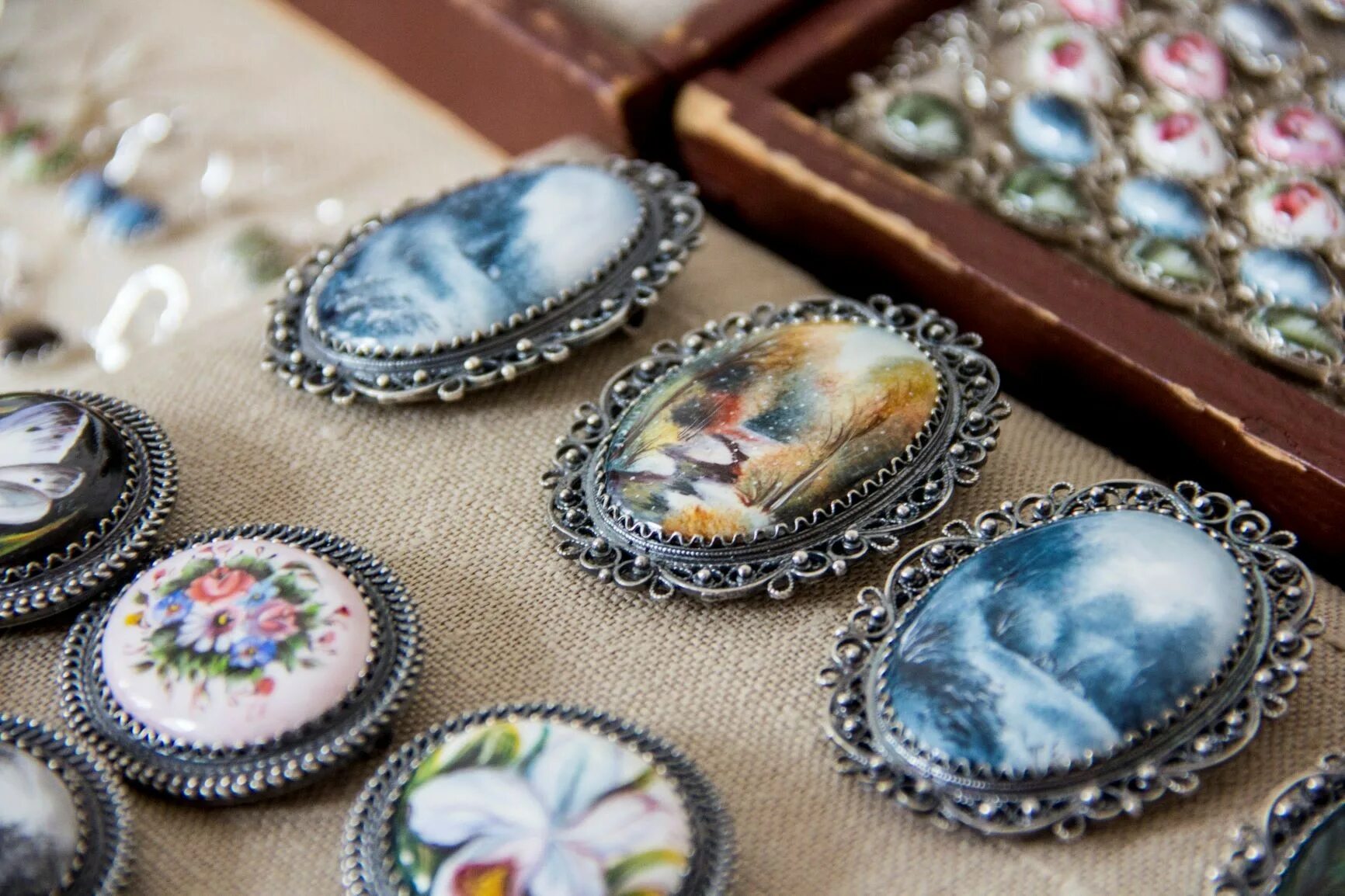 брошь ландыш. броши ярославль. брошь лиса. броши ярославль. броши ярославль.