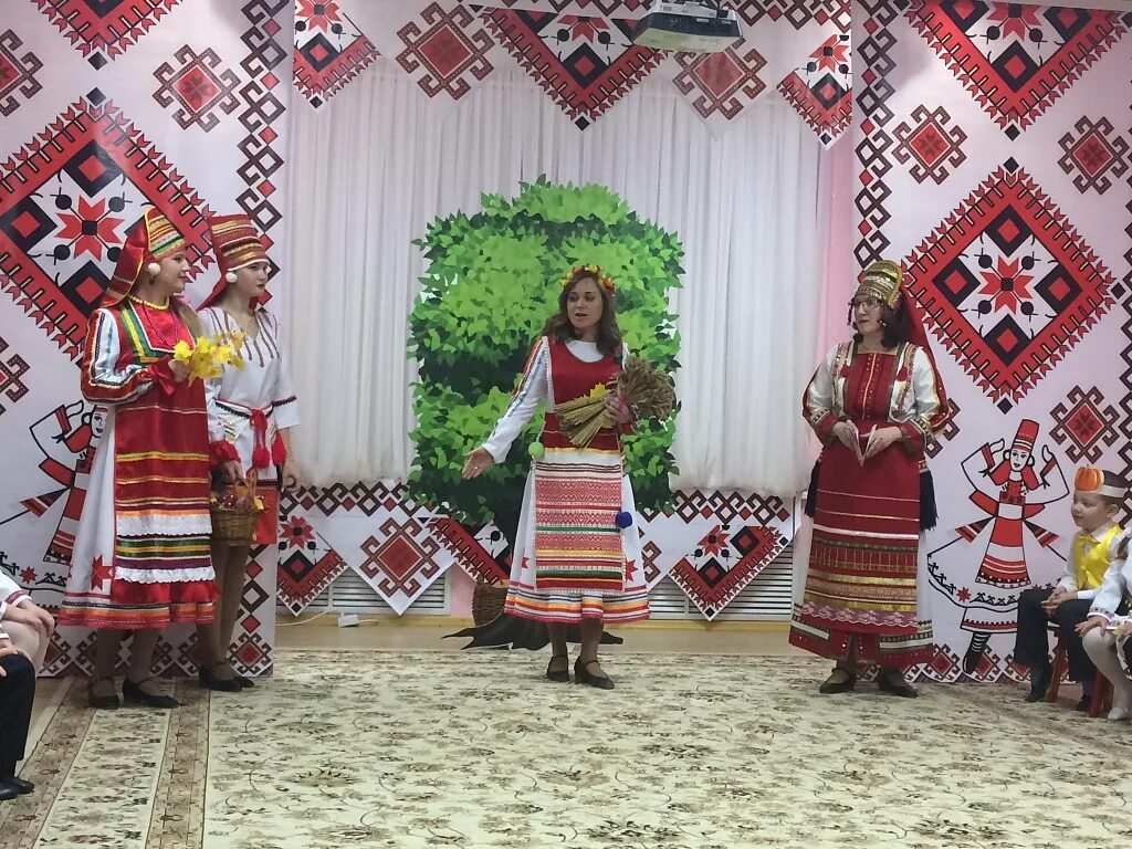 Помощник и охранитель человека у мордвы. Мокшанские боги. боги в мордовском языке. божества мордовского фольклора. бог солнца у мордвы.