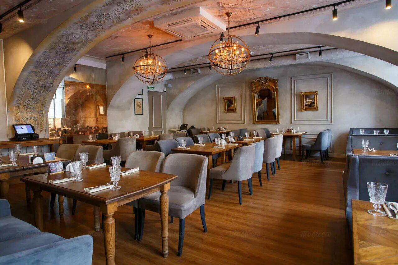 В какой ресторан сходить в санкт петербурге. Terrassa ресторан казанский собор. Ресторан гимназия москва. Интерьеры питерских кафе. В какой ресторан сходить в санкт петербурге.