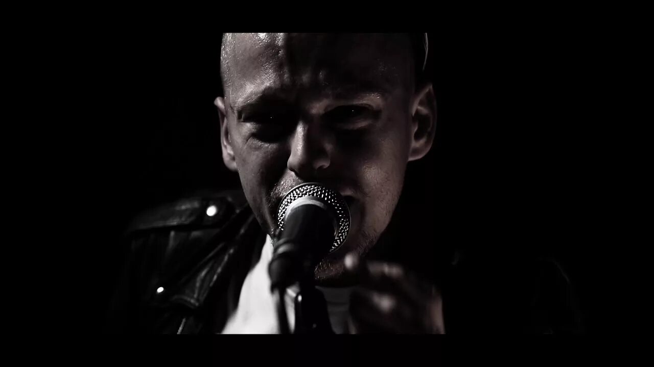 Storm music video. сторм инсайд. мост в море сша реквием по мечте. девушка из клипа агония. ороро монро холли берри.