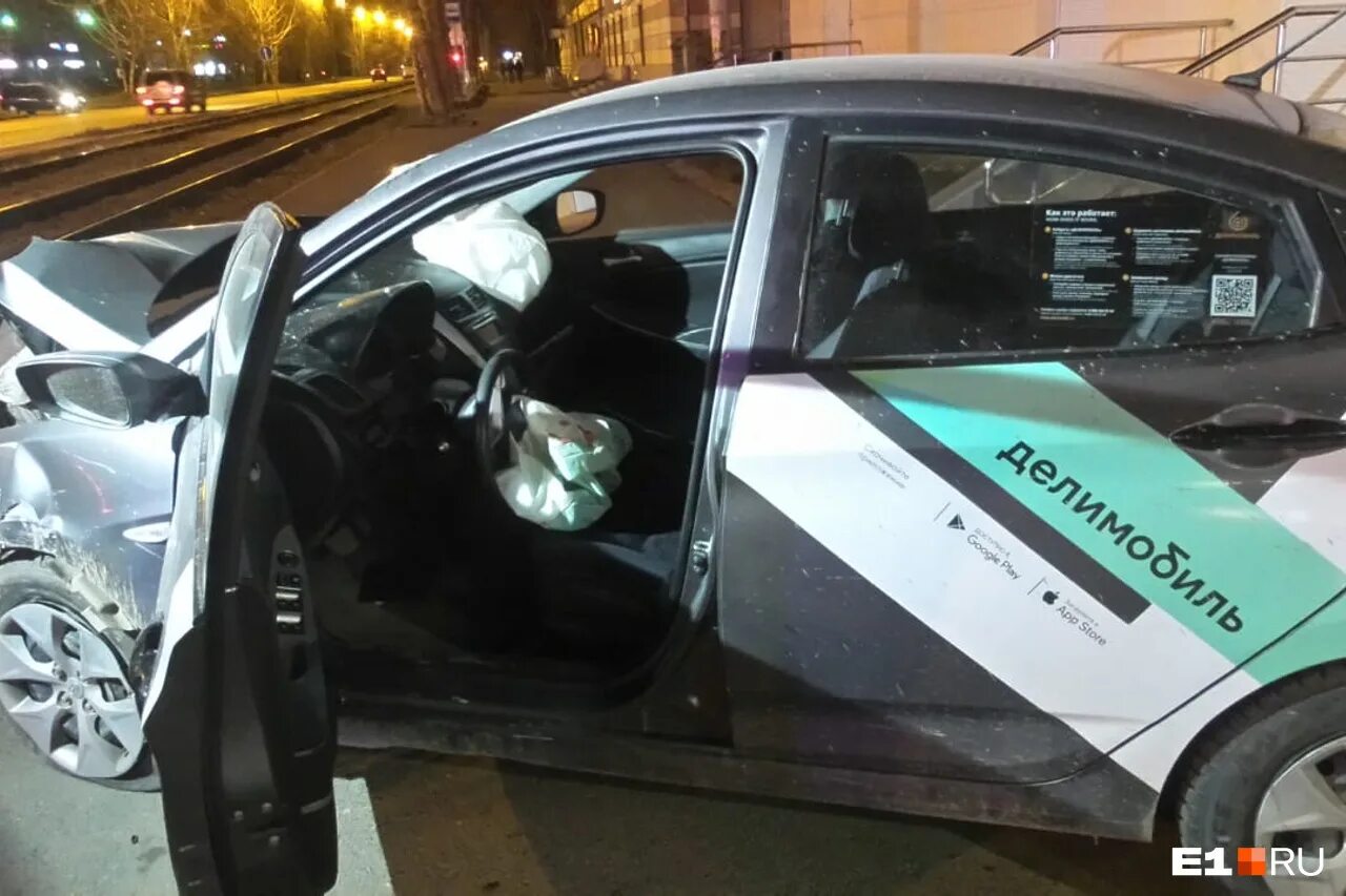 Делимобиль если попал в дтп. Ауди q3 делимобиль. бмв 320i делимобиль.