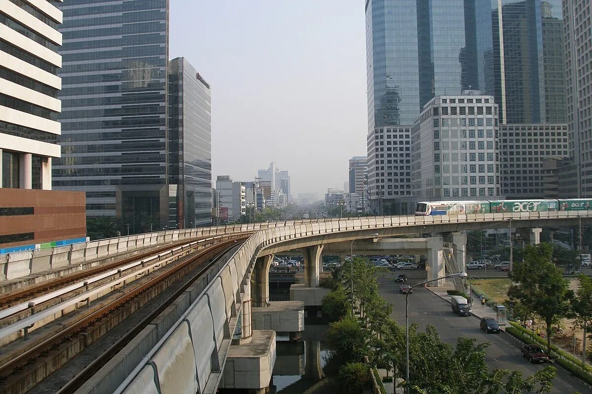 Skytrain Бангкок. Надземное метро Бангкок. Метрополитены Бангкока. Бангкок метро Sukhumvit. Станции метро бангкок