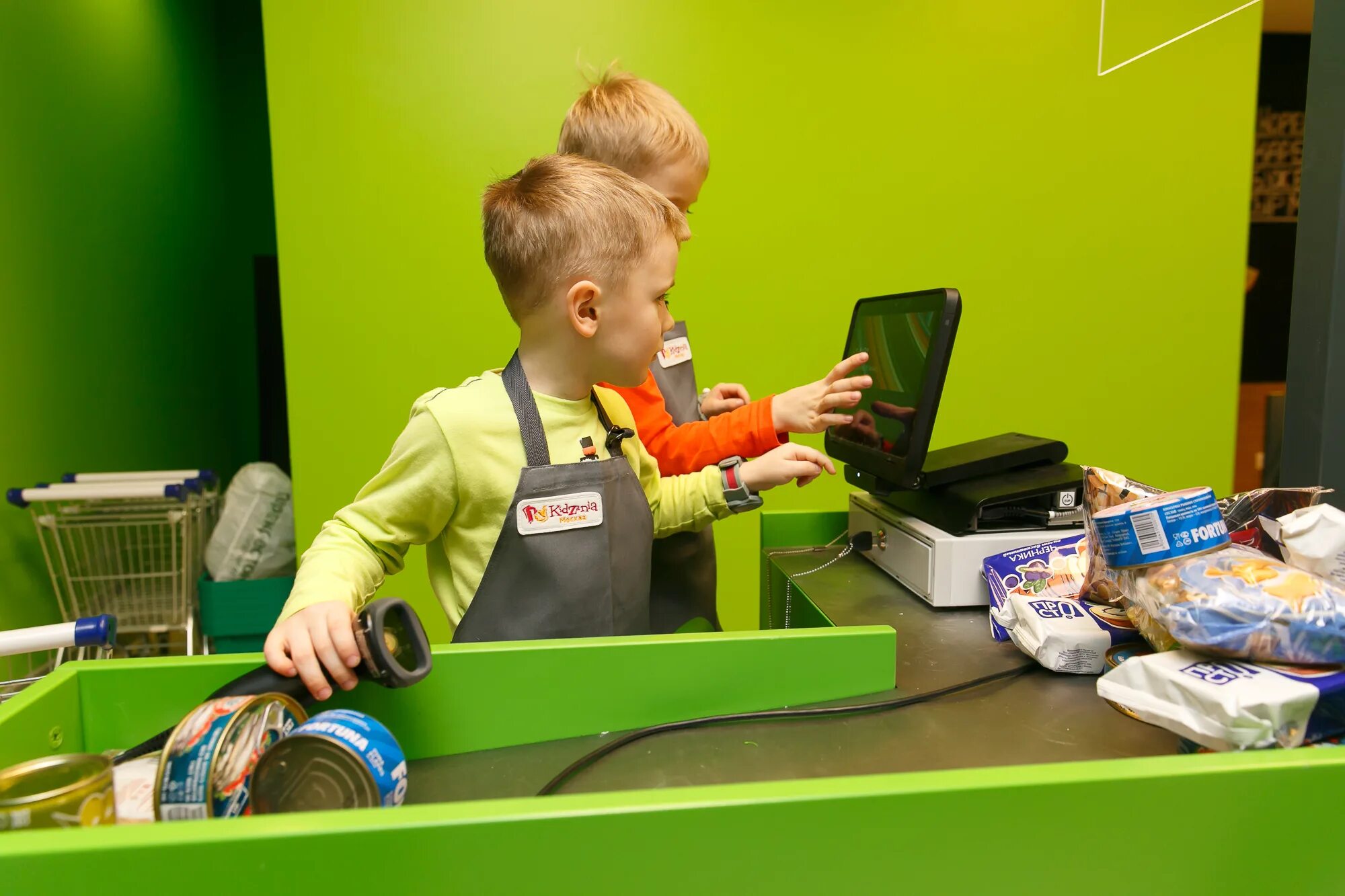 Москва детский центр профессий KIDZANIA. Кидзания перекресток. Детский город профессий в Москве Кидзания. KIDZANIA детский мир