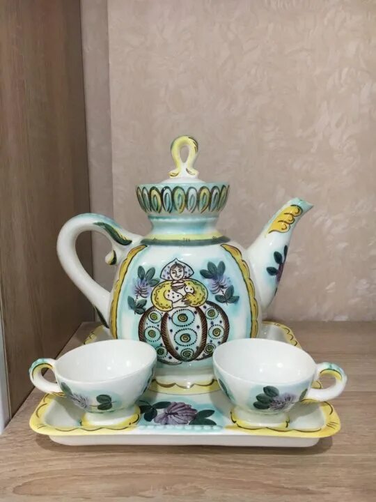 Конфетница украинка с ковром. Конаковский фаянсовый завод (тверская область. Конаковский фаянс. Конаковский завод фарфора. Конаковский фаянс музей.