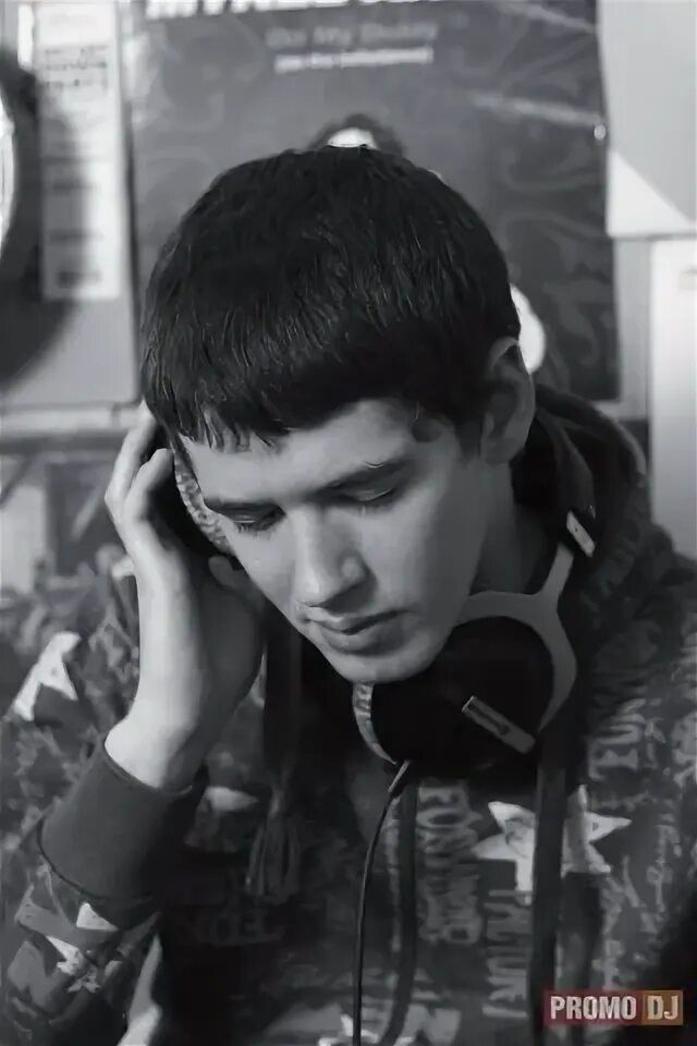 Dj янковский. Dj yankovski. Dj yankovski. Александр янковский dj yankovski. Диджей янковский сентименталь.