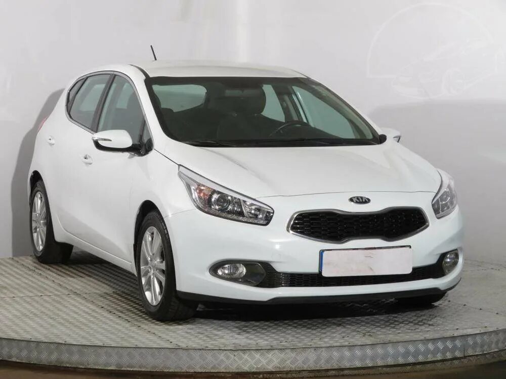 Киа сид 2016 купить. Kia Ceed 2016. Киа СИД 2016 хэтчбек. Киа СИД 2016 белая. Киа СИД 2017 хэтчбек.