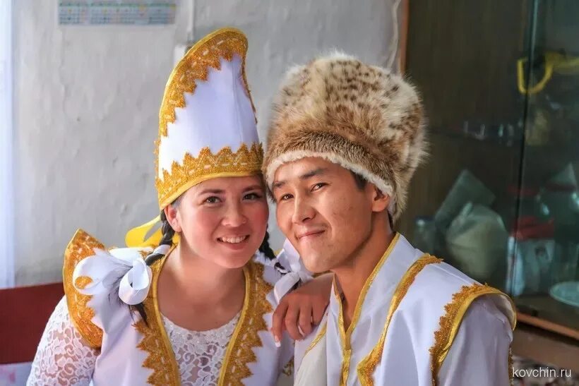 Сватовство у алтайцев. Народы алтая тубалары. национальная шапка алтайцев. тубалары - коренной народ алтая. алтайский головной убор &quot;алтай борук&quot;.