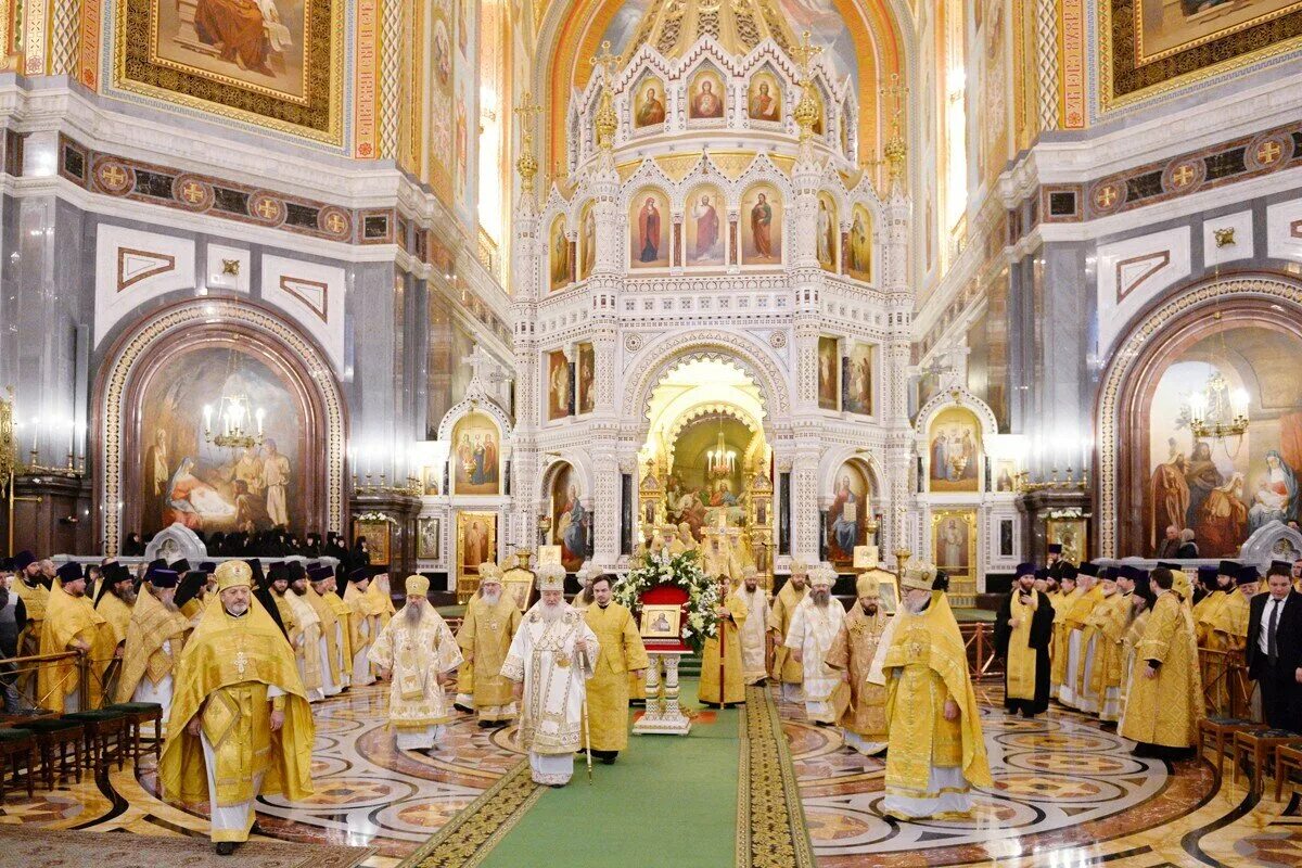 Служба в православном храме. Воскресная православная служба. Храм христа спасителя пасхальное вечерняя служба. Воскресное богослужение православное. Служба в православном храме.