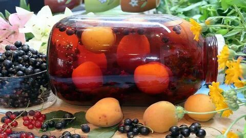 Компот из абрикос и красной смородины