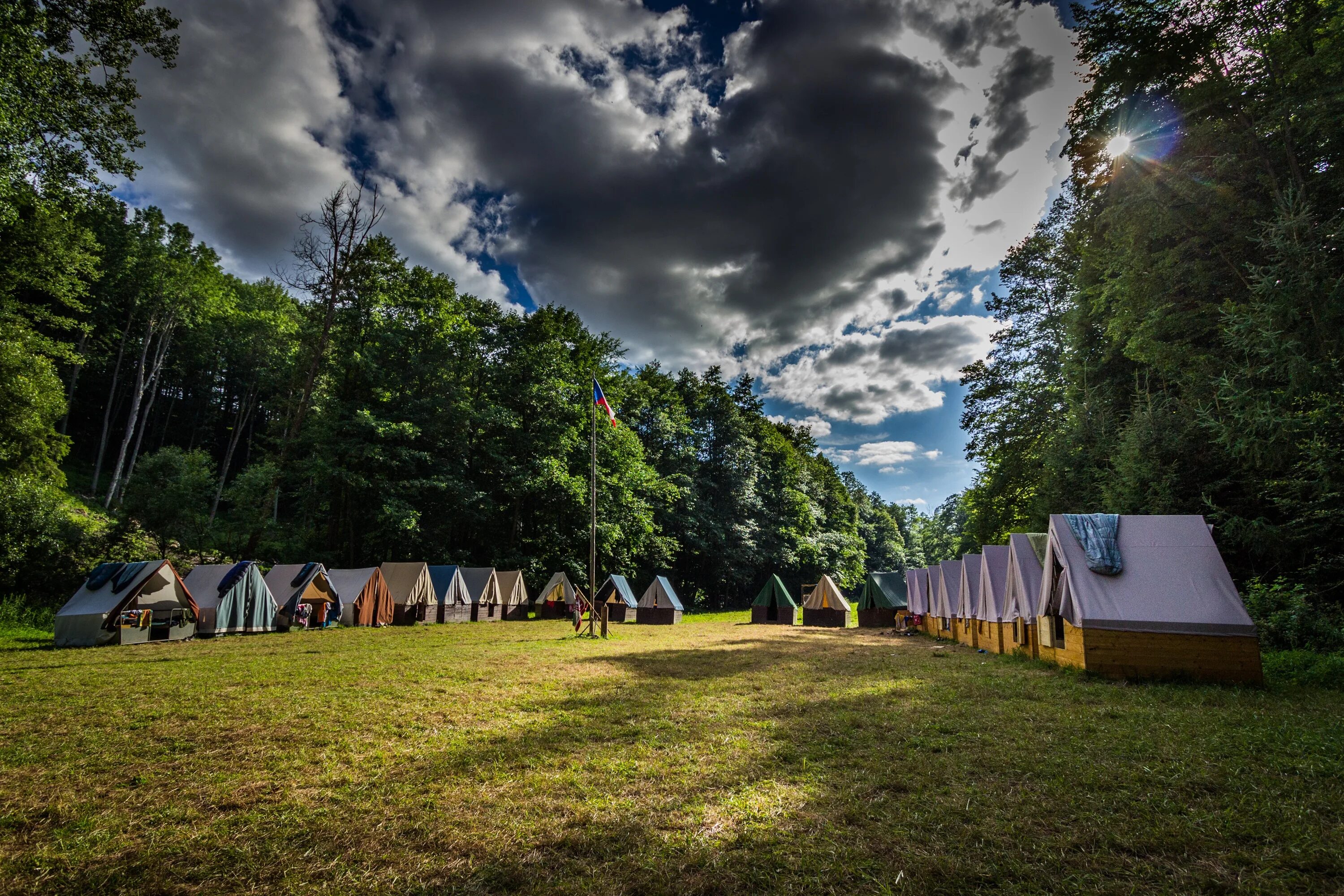 Camp фото. Лагерь скаутов палатка. Летний лагерь с палатками. Летний палаточный лагерь. Детский палаточный лагерь.