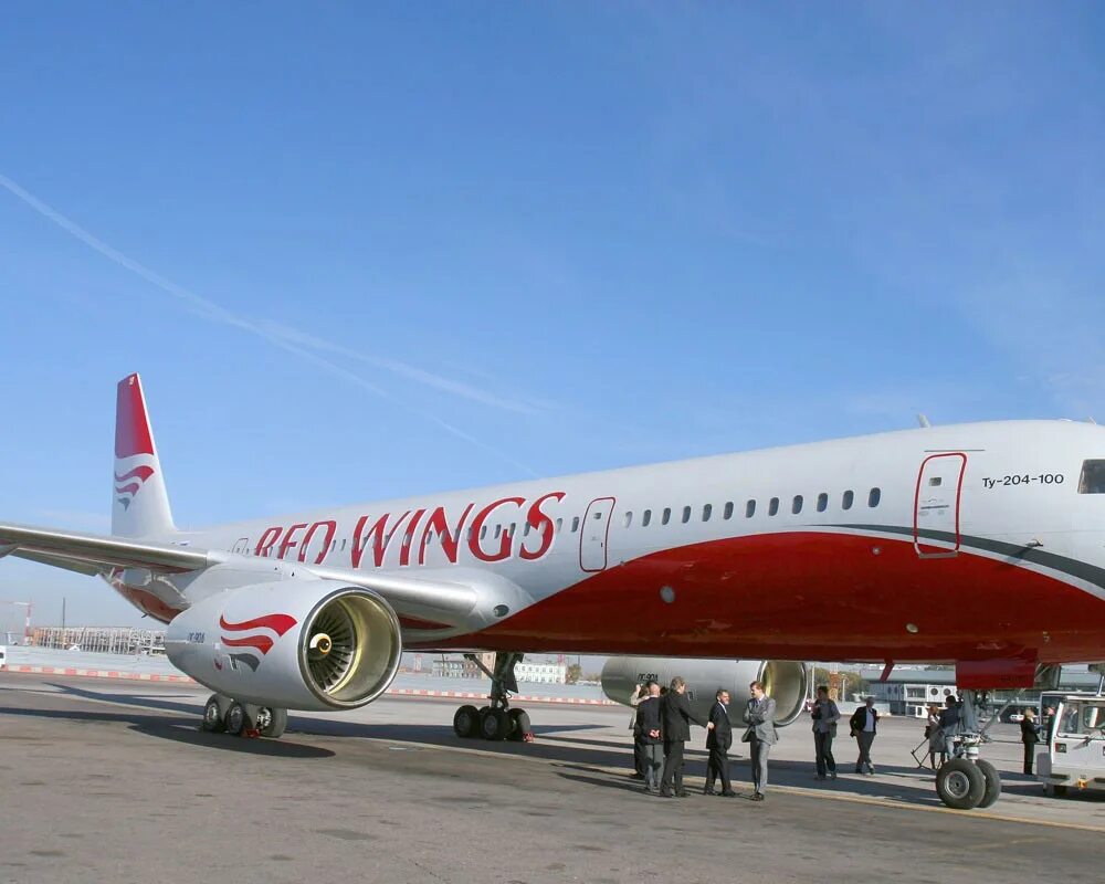 Пассажир ред вингс. Ту 214 ред вингс. a320 red wings. самолёт с красным хвостом. чеченские авиалинии.