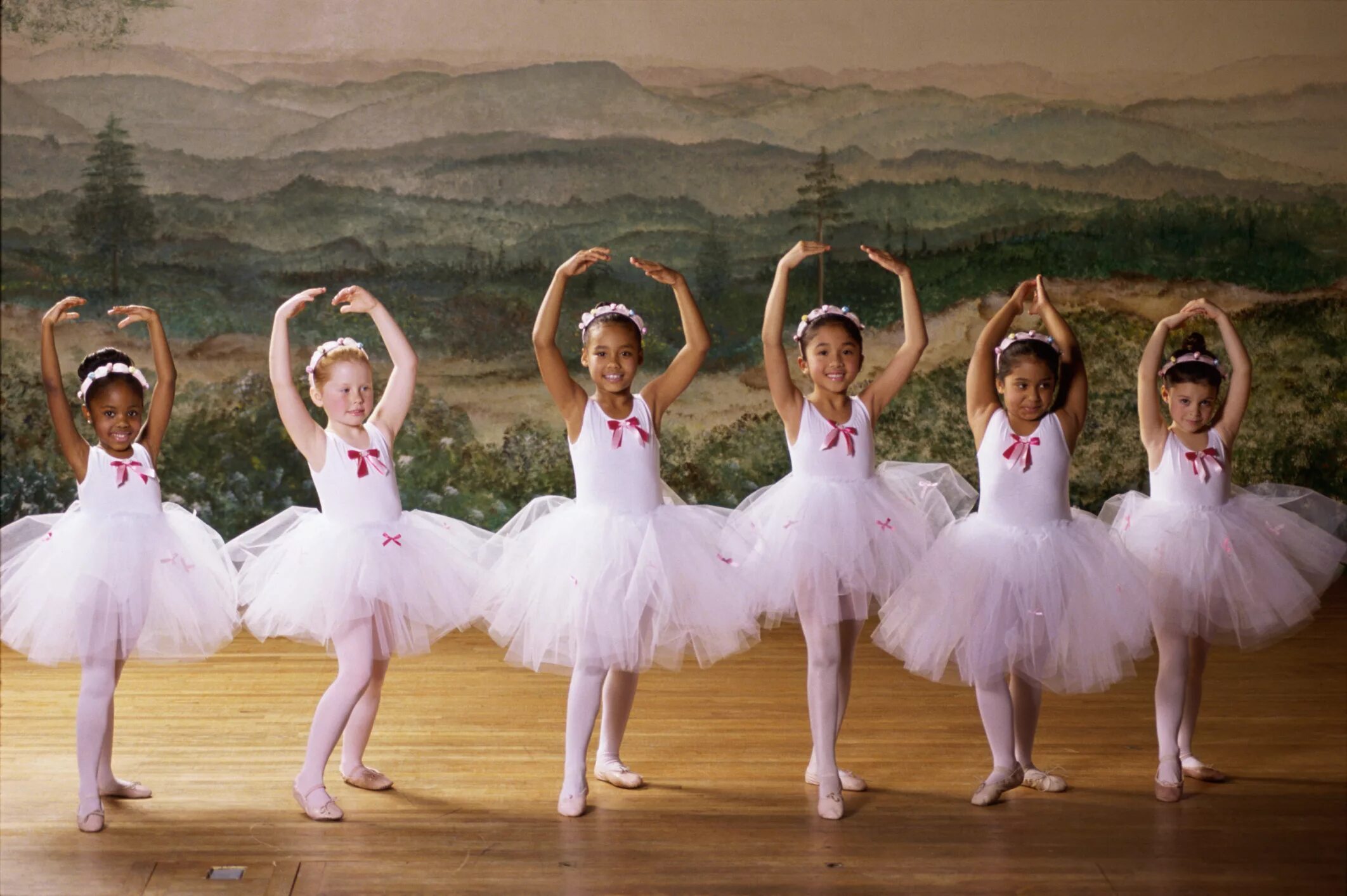 Где найти танцы. Классический танец дети. Танцы для девочек. Хореография для детей. Детский балет.