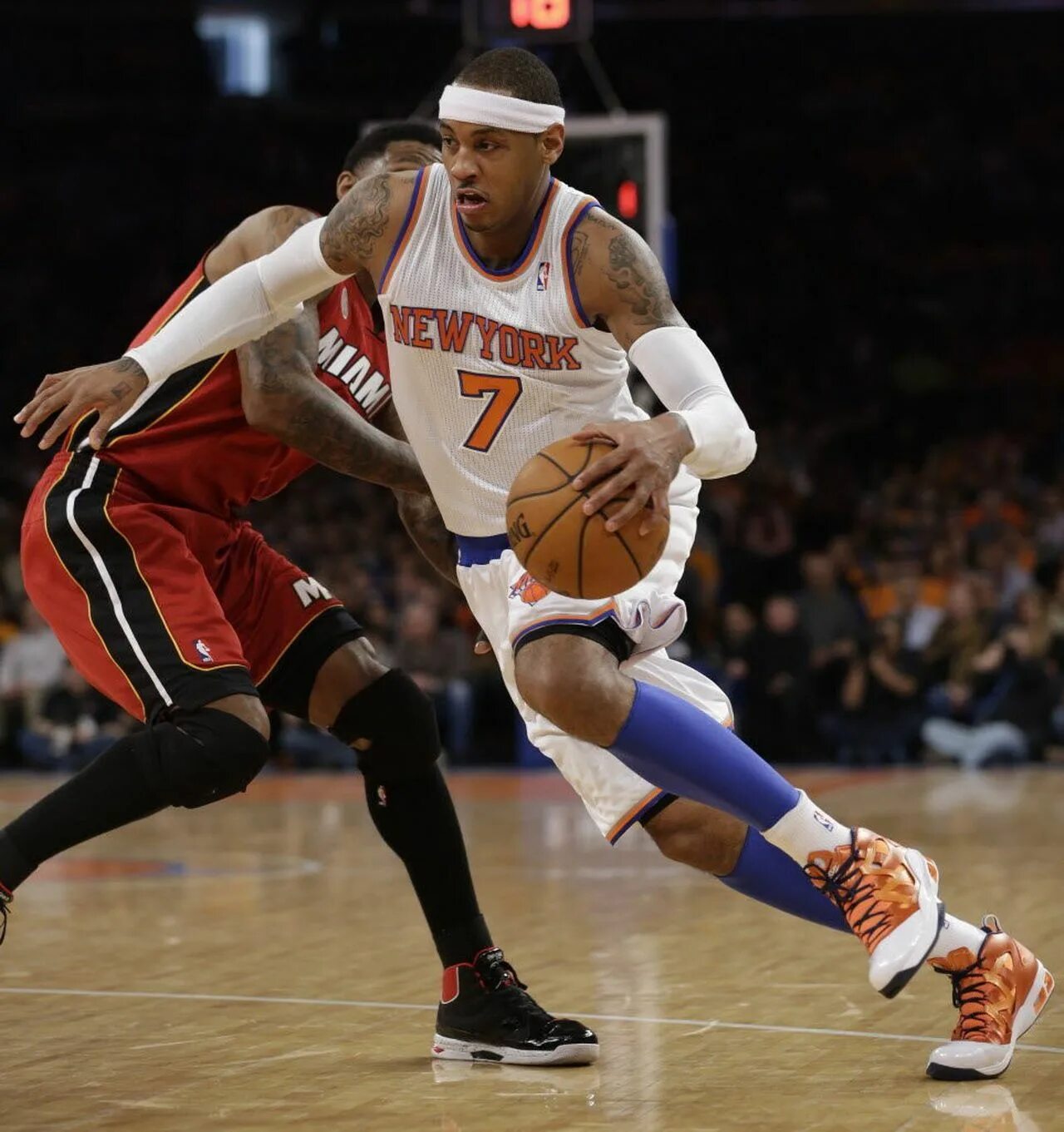 James came. Carmelo Anthony трёх. Антони 720 Spin. Кармело и Вегнар. Достопримечательности Кармело.