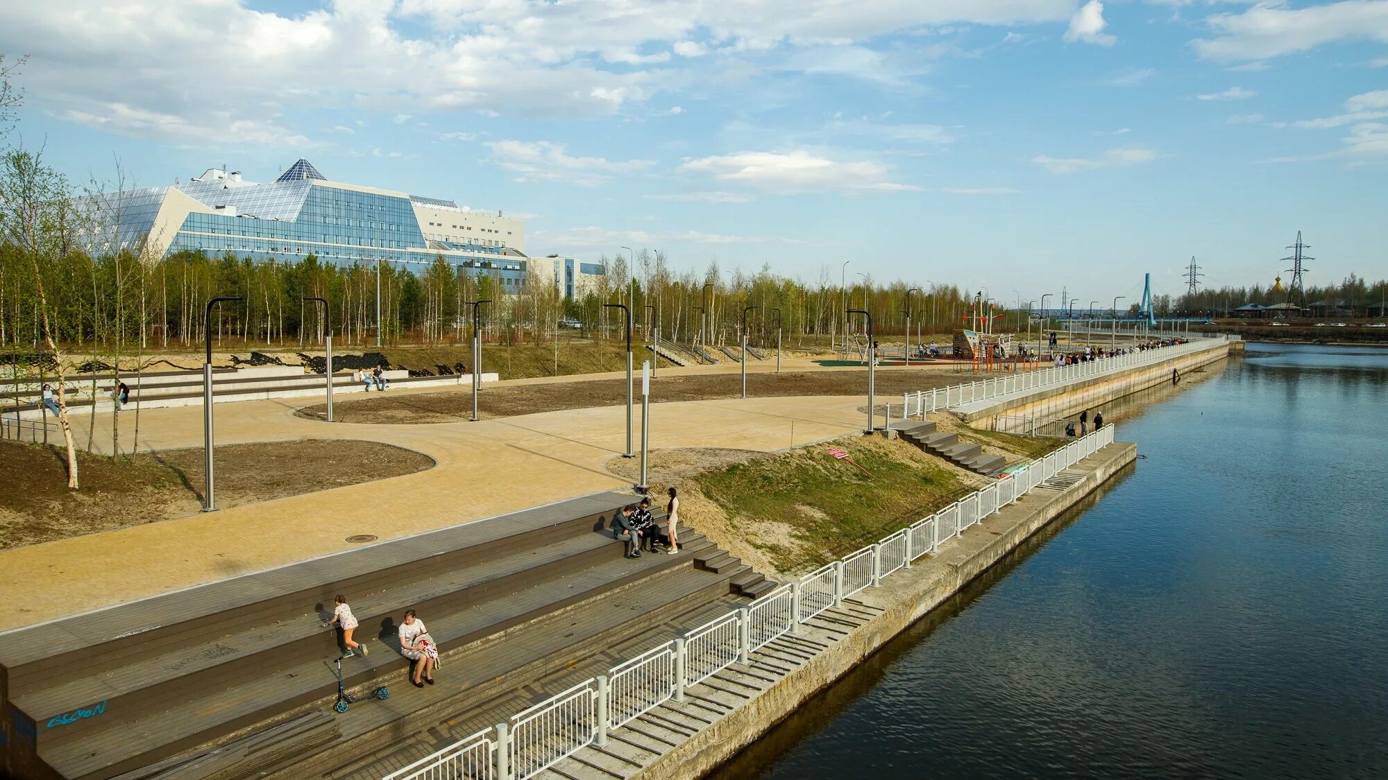 Сургут белые ночи сургут. Сходить сургуте. Город сургут 2019. Ярмарка сургут центральная площадь. Сходить сургуте.