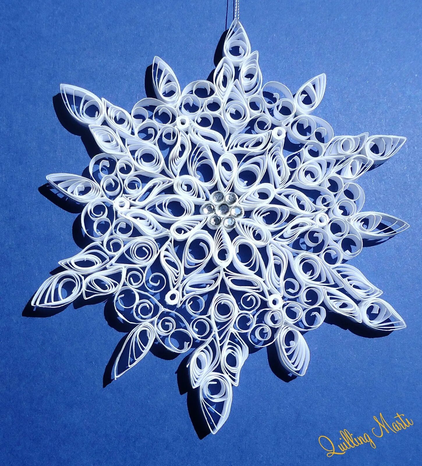 Как сделать оригинальную снежинку. Снежинки из подручных материалов. Как сделать оригинальную снежинку. Как сделать оригинальную снежинку. Петельчатый квиллинг снежинки.