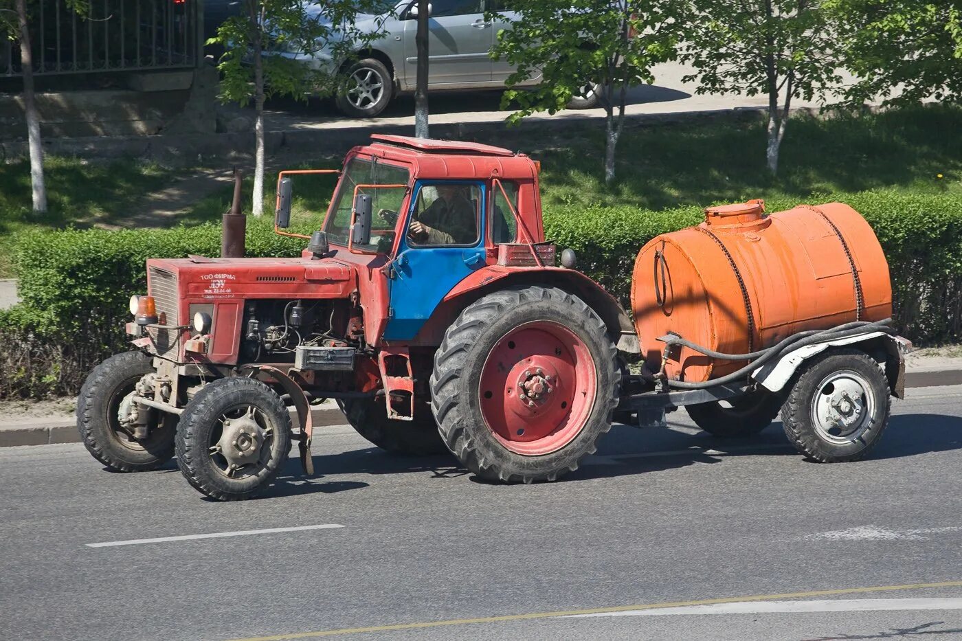 Трактора где купить. Трактор МТЗ 80 С прицепом. Трактор МТЗ 1. Трактор Беларус МТЗ 82 С прицепом. Трактор настоящий МТЗ 82 С прицепом Беларусь.