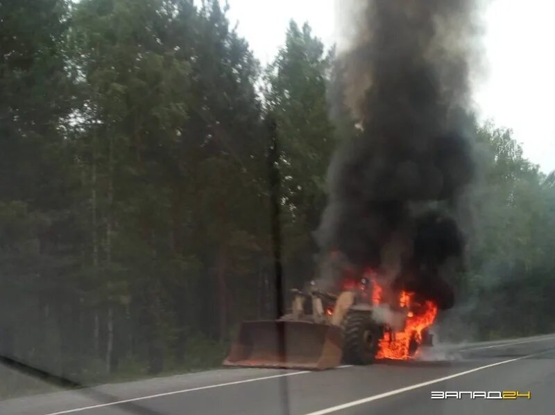 Подслушано в назарово красноярского края. Подслушано в Назарово. Горящий погрузчик. Сгорел погрузчик Краснотурьинск. Пожар в Назарово сегодня.