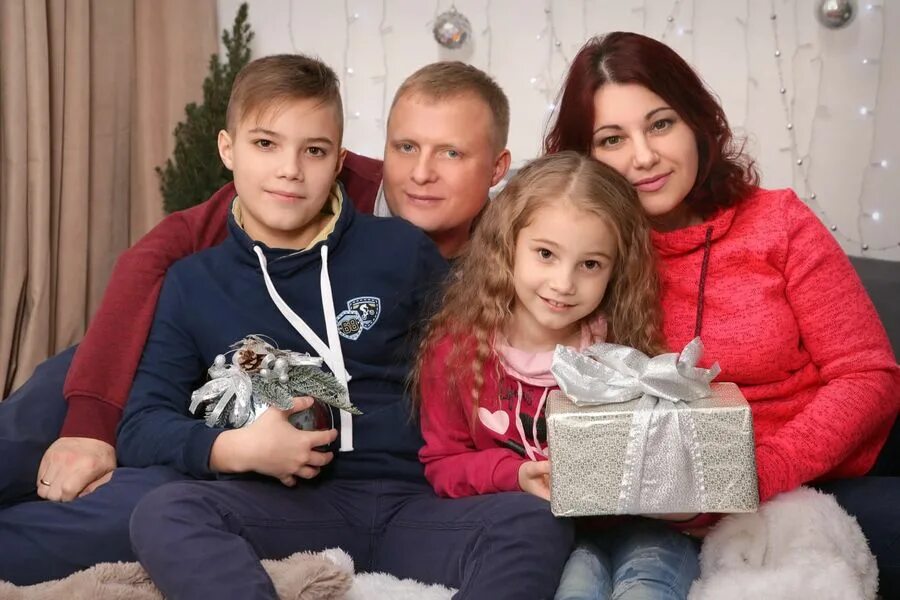 Город йошкар-ола памятники йошкар ола. Семья йошкар ола. Скульптура счастливая семья в йошкар-оле. Скульптура семьи в йошкар оле. Памятник семье саранск.