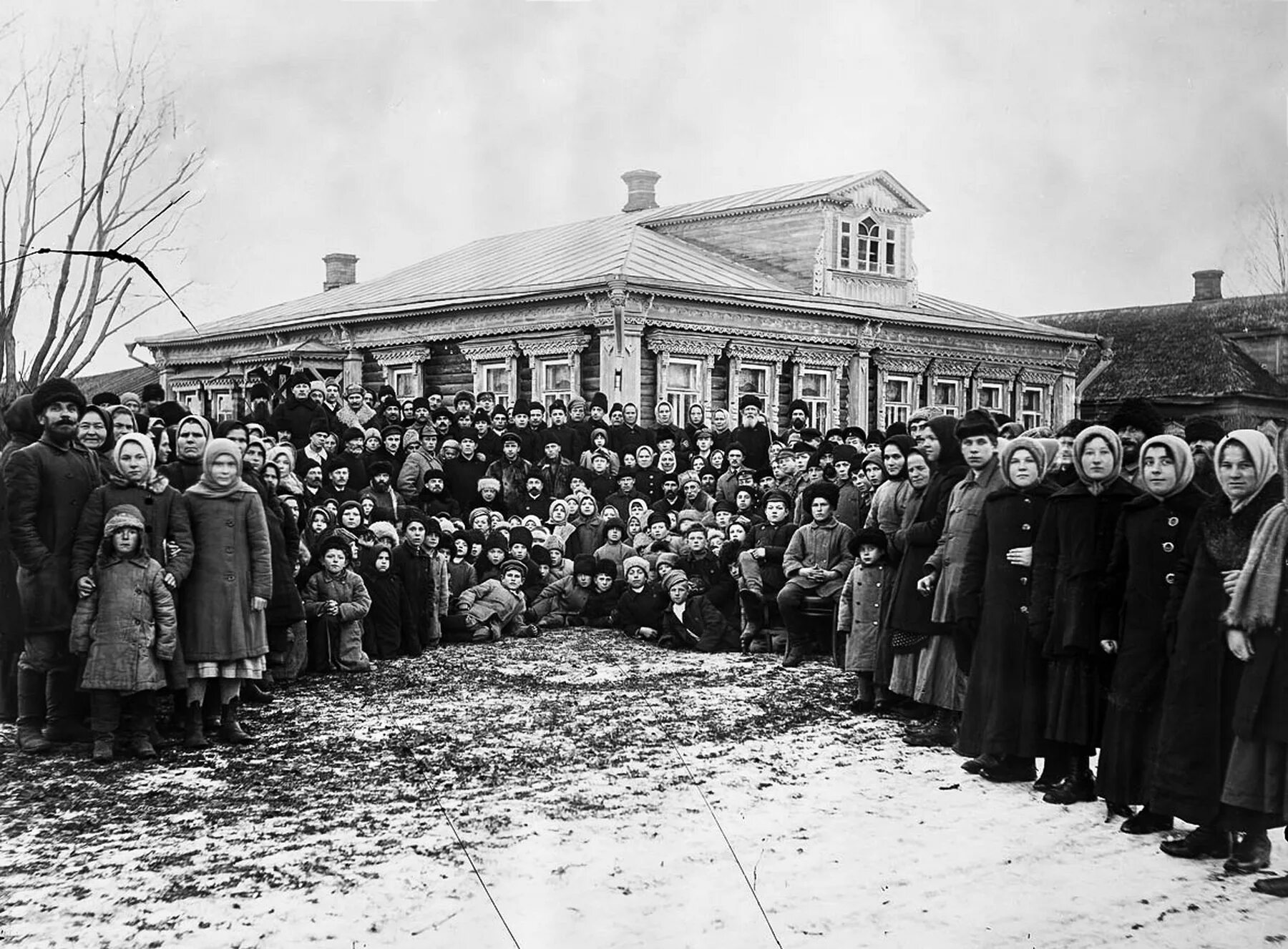 Деревня 1920 годов. Ленин и Крупская в деревне Кашино. Ленин в Кашино 1920 год. В. И. Ленин и н. к. Крупская в селе Кашино. Ленин в деревне Кашино.