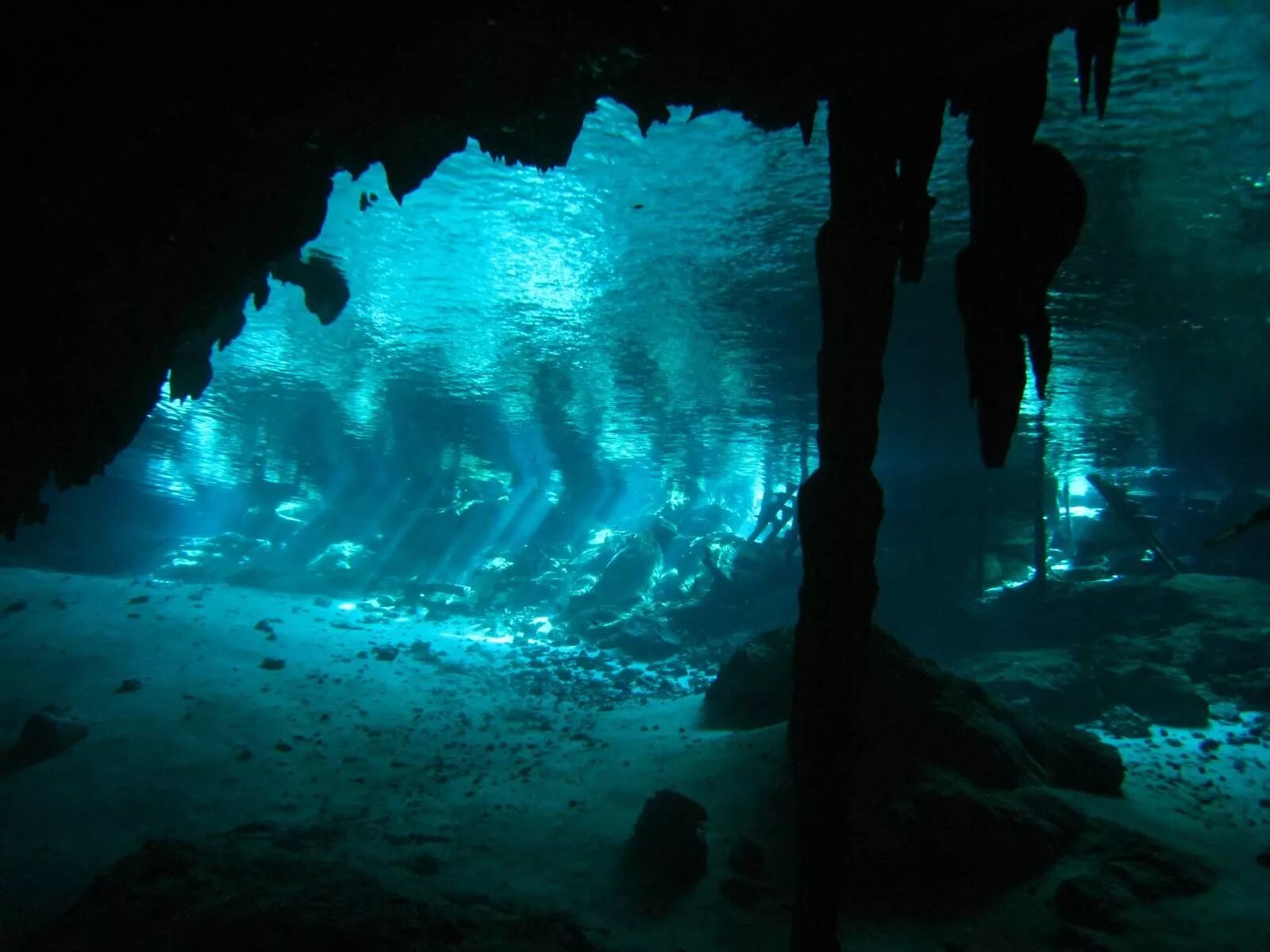 10 км под землей. Сенот дос Охос. Сенот Ангелита Мексика. Сенот "пещера рыб". Пещера Гранд Сенот.