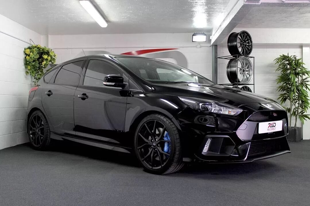 Год 3 тюнинг. Ford Focus mk3 RS Black. Ford Focus 2 RS черный. Ford Focus 3 RS черный. Ford Focus 3 RS Tuning.