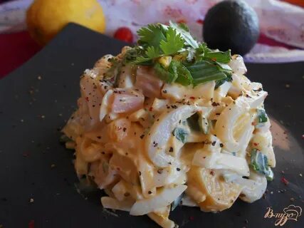 Салат с кальмарами и картошкой и яйцами