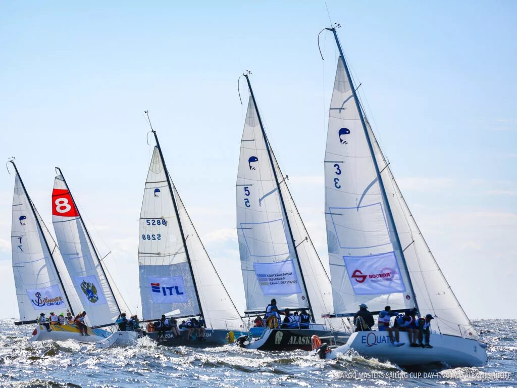 Sail of times. Значок парусные гонки. Sail of times. Яхта парусная регата. Фордевинд парусный спорт.