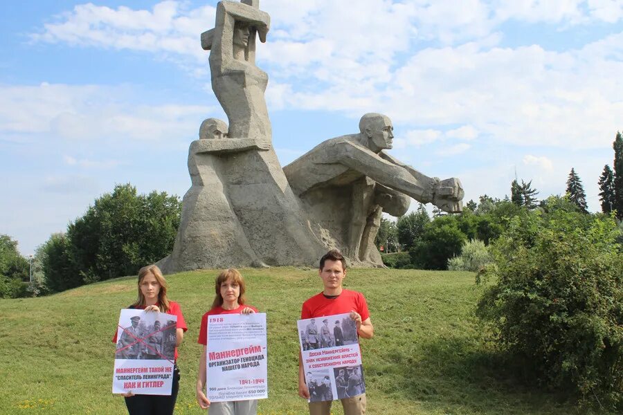 Змеевская балка ростов на дону. Мемориал Змиевская балка. Мемориальный комплекс жертвам фашизма Змиевская балка Ростов-на-Дону. Мемориал Змиевская балка в Ростове на Дону. Мемориал жертвам фашизма в Змиевской балке.