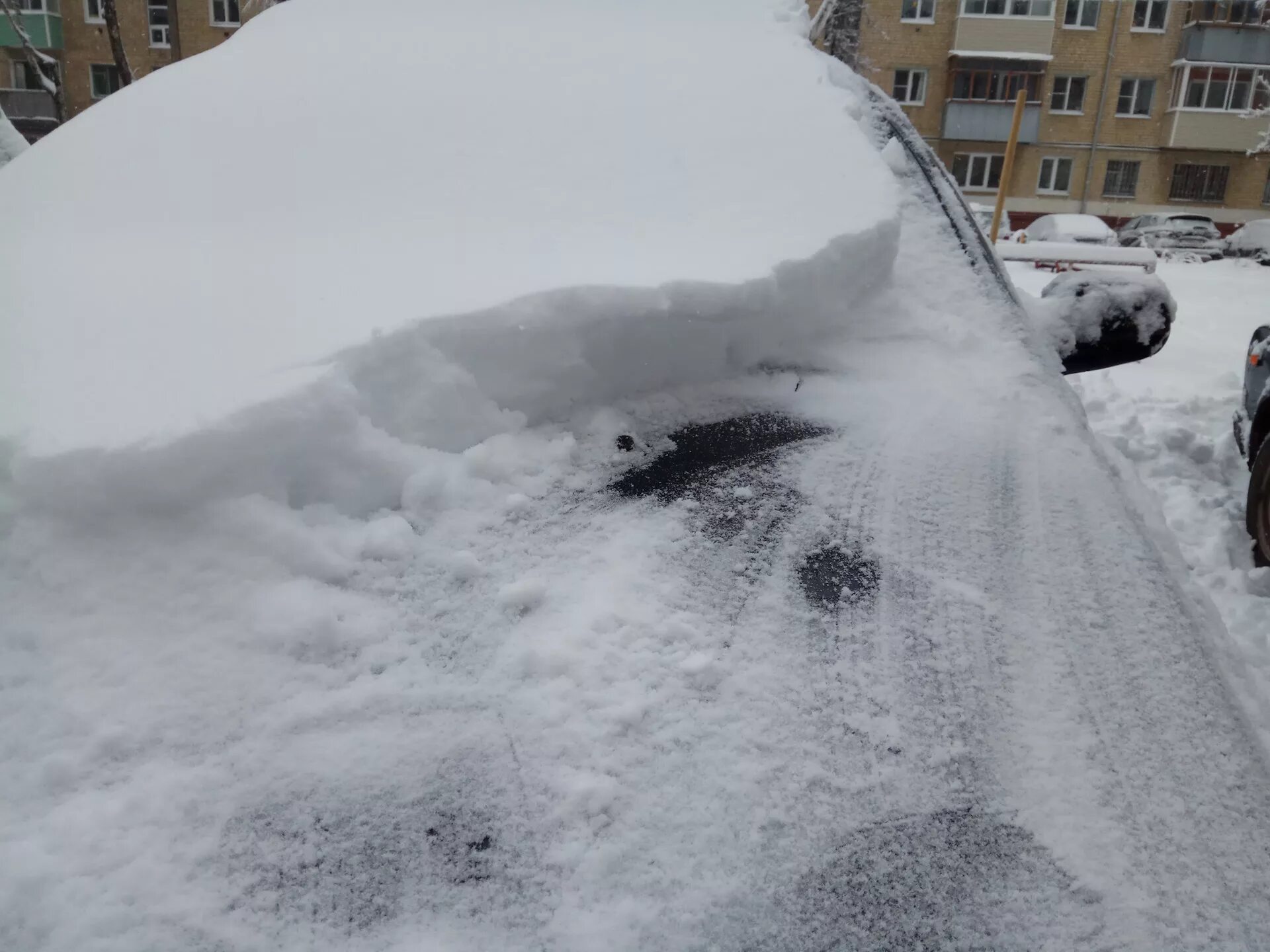 Снег выпавший ночью и еще не изборожденный. Где выпал снег. Лачетти в снегу. Снег 253 см. Где сегодня выпал снег.