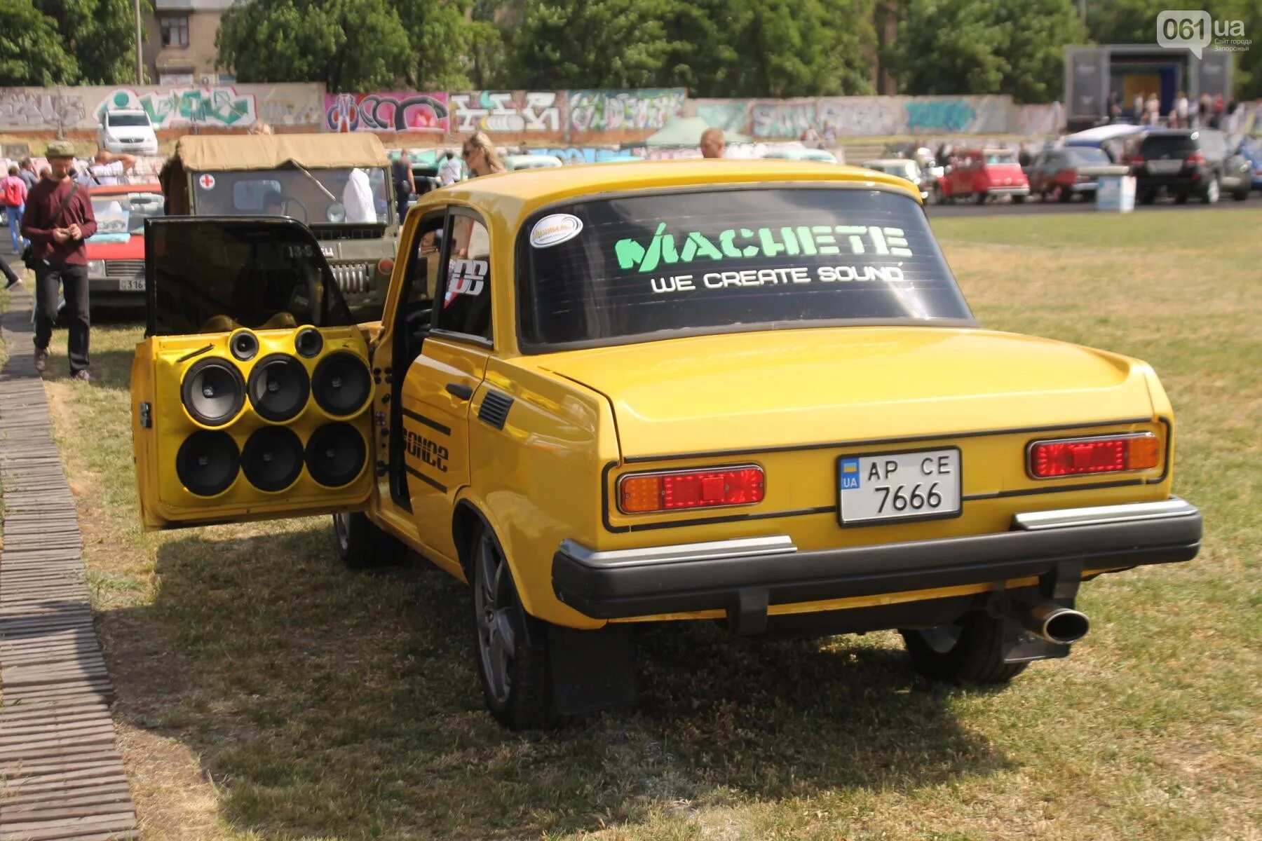 фестиваль ретро машин ташкент. запорожье машина. тачки запорожье. фотографии машин запорожье. запорожье автомобиль.