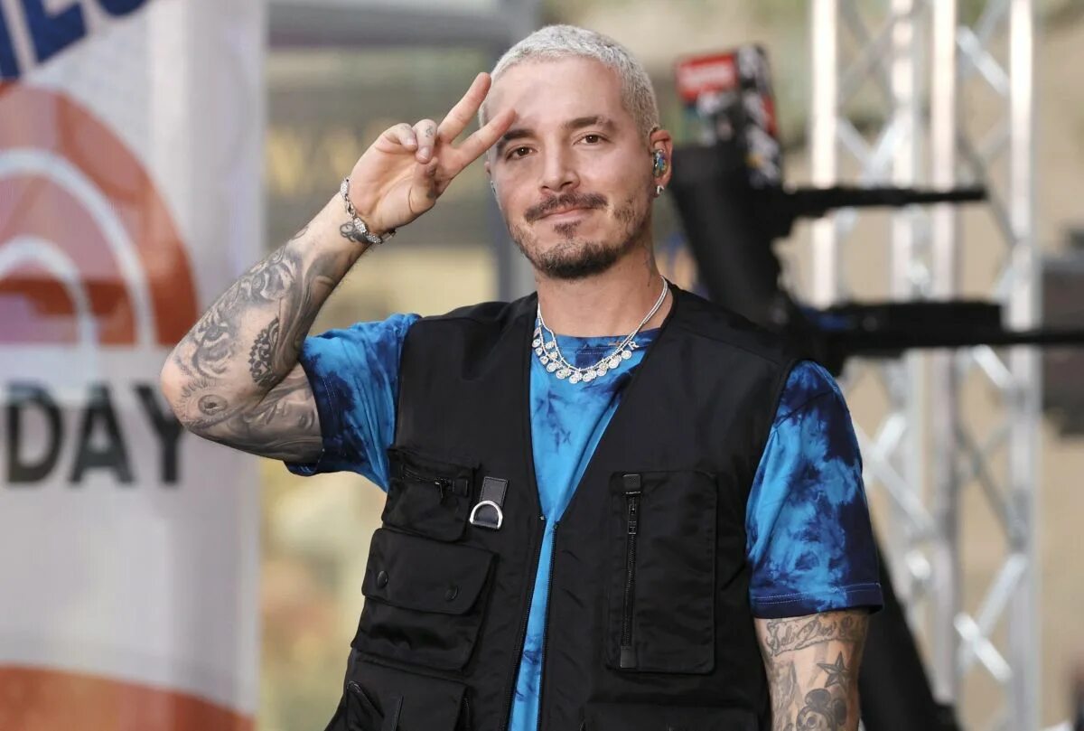 J balvin. Диджей балвин. J balvin 2023. J balvin 2023. J balvin колумбийский певец.