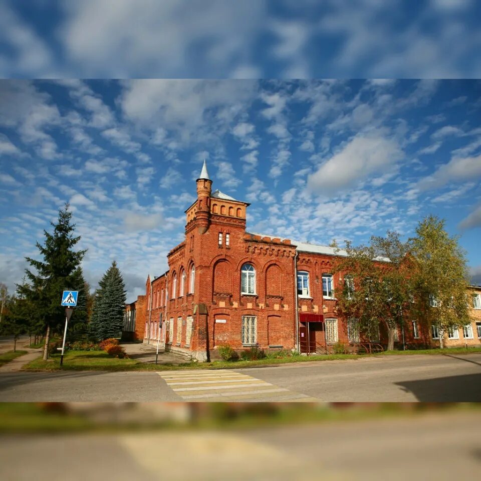 Погода в псковской области. Город Опочка Псковской области. Краеведческий музей города Опочка. Здание краеведческий музей города Опочка. Опочецкий краеведческий музей.