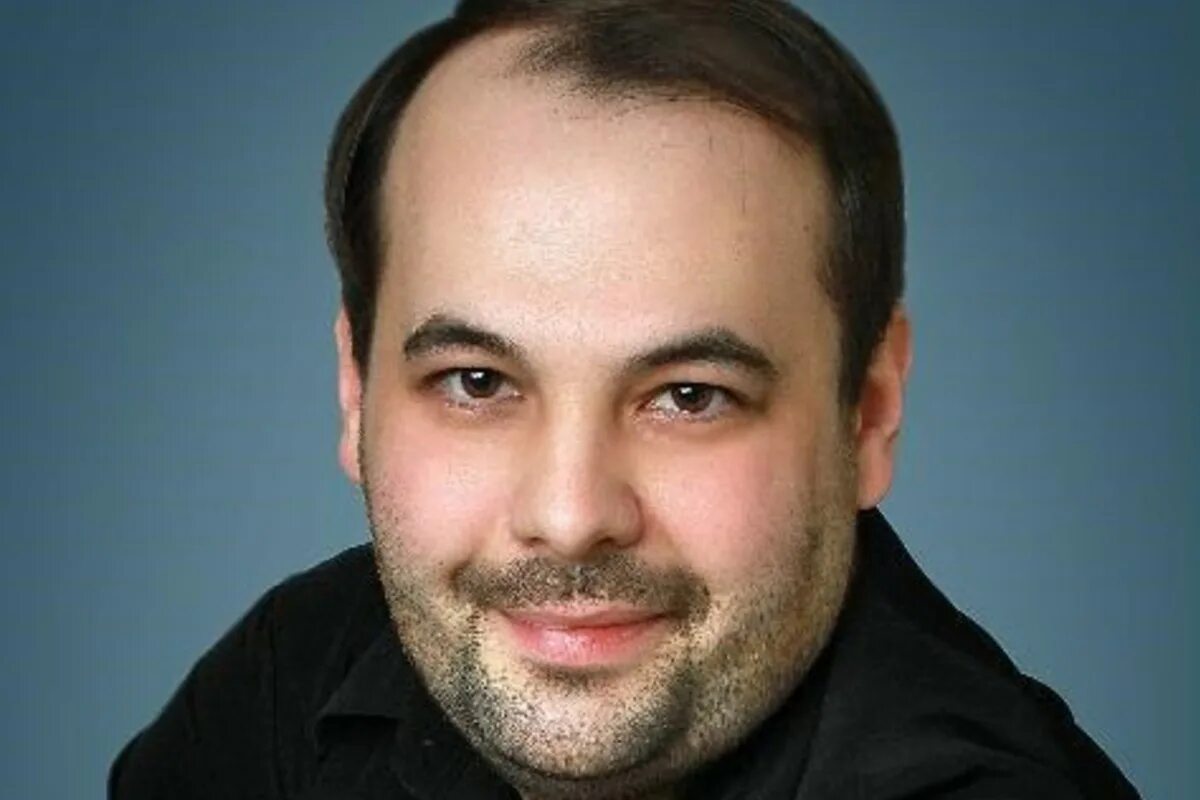 Дадашев дирижёр. Дирижер дадашев ариф дадашев. Чонишвили спектакль в кисловодской филармонии. Ариф дадашев. Ариф дадашев дирижер.