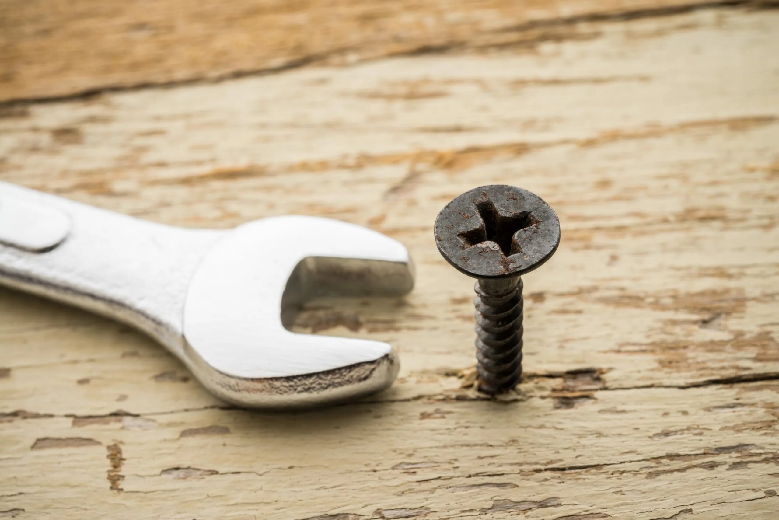 Wrong tool. Wrong use equipments. Плоскогубцы с болтом. Wrong tool. Wrong tool.