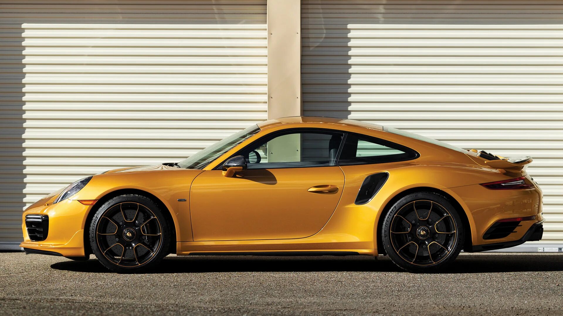 Порше сбоку. Porsche 911 turbo s. porsche 911 turbo s сбоку. porshe 911 turbo s 2018. porsche 911 turbo s side.