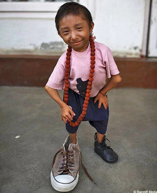 Самые низкие люди страны. Самые низкие люди страны. Самые низкие люди страны. Индекс счастья. Хагендра тапа магар 27 лет.