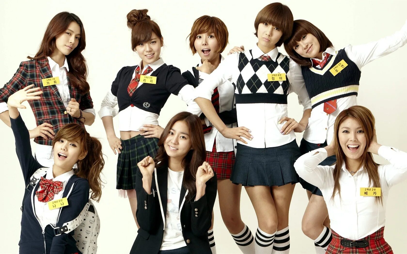 Скул герлс группа. Группа школьные девочки. Группа школьные девочки. Фотосессия на выпускной. Red velvet ot5.