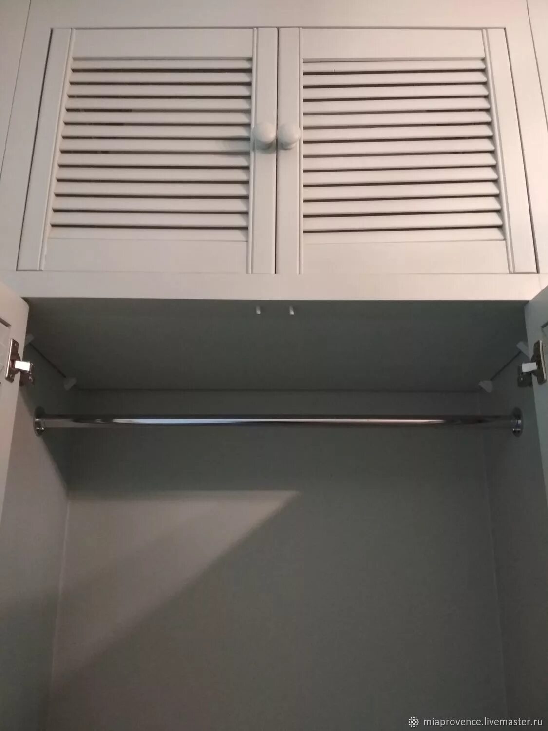 Мебельные жалюзи рехау. Дверцы для антресоли. Дверь гармошка для кухонного шкафа. Перегородка в ванную комнату. Закрыть нишу дверями.