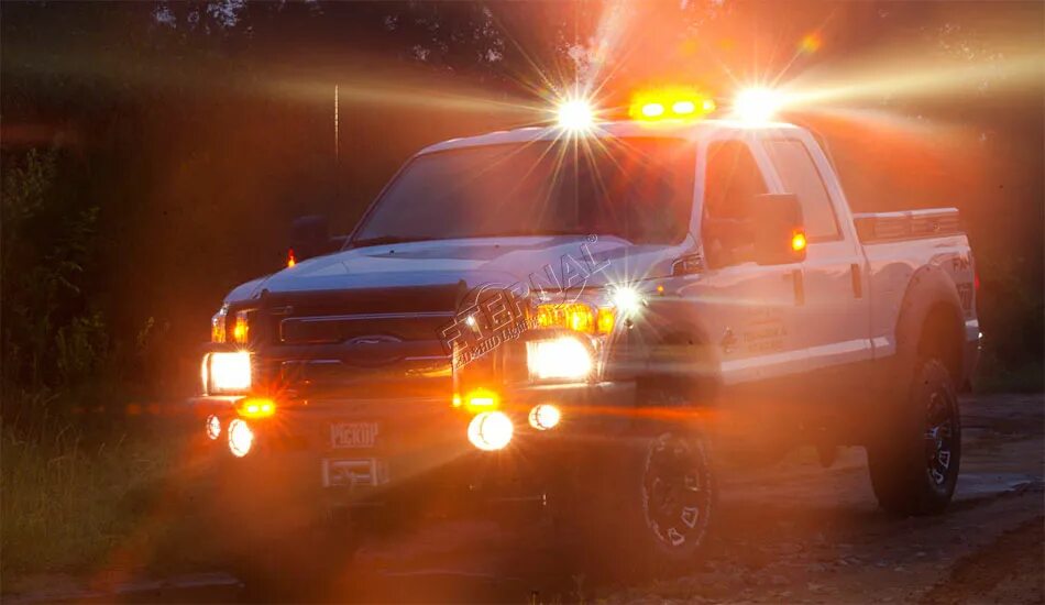 Включи грузовой свет. Включи грузовой свет. Включи грузовой свет. Ночной грузовик. Volvo truck concept.