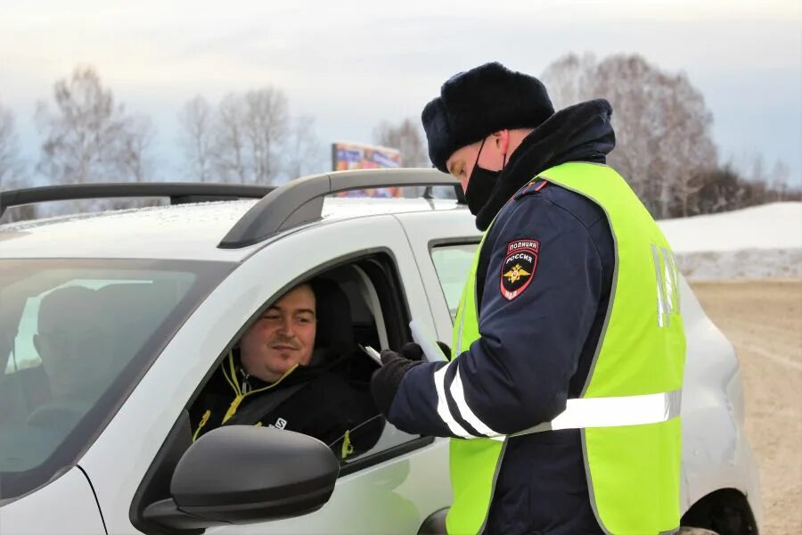 Инспектор дпс выполняет. ДПС Новокузнецкого района. Дорожная полиция Лахденпохья. Инспектор ГИБДД предупреждает. Инспектора ГИБДД Бийск.