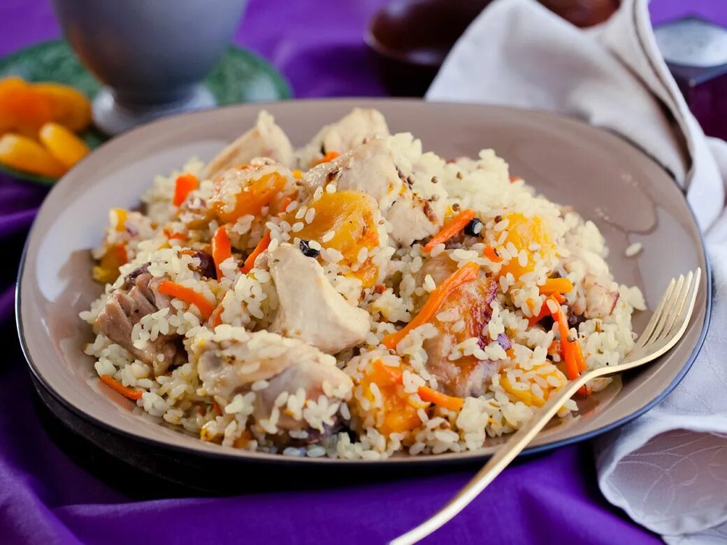 Быстрый плов с курицей. Плов куриный. плов в мультиварке с курицей. рис с курицей. рассыпчатый плов с курицей.
