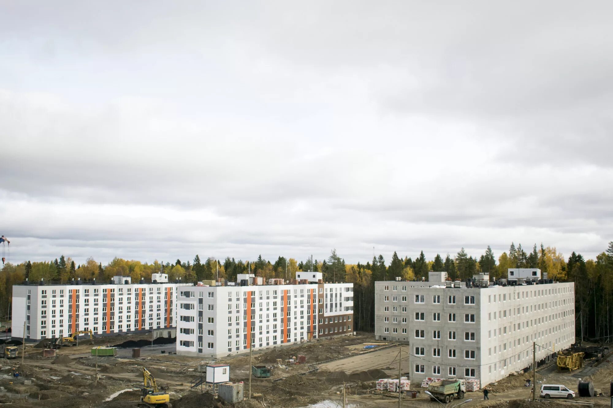 Ксм петрозаводск сайт. КСМ Петрозаводск. Здание КСМ Петрозаводск. КСМ стройка Беломорск. Дома для переселенцев Петрозаводск.