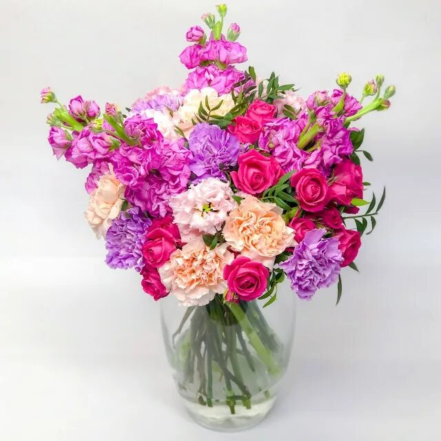 Экзотический букет. Искусственные полевые цветы. Букет из роз и орхидей. Букет искусственных роз. Маттиола левкой букетная.